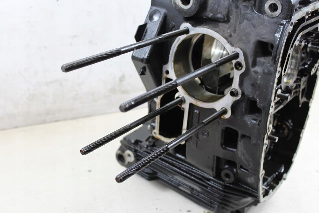 BMW R850 RT R22 01-06 KURBEL MOTORBLOCK SCHRAUBEN Product image
