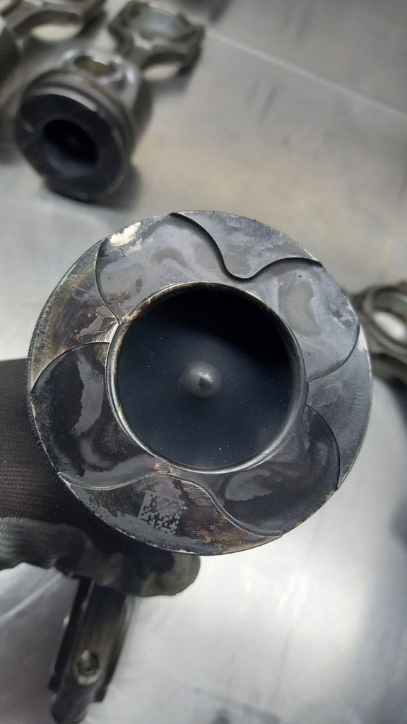 PLEUELKOLBEN VOLVO 2.4 D5 D5244T15 SET Product image