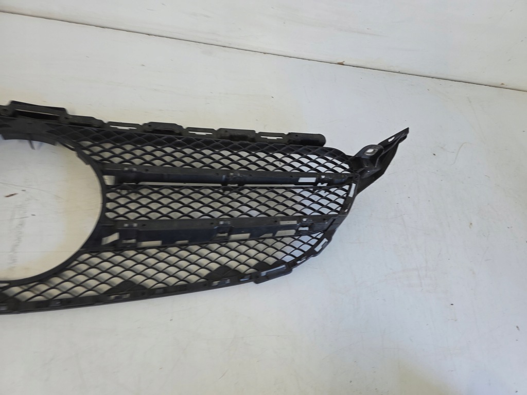 Grill Dummy Stoßfänger Mercedes C Klasse W205 A2058801704 Product image