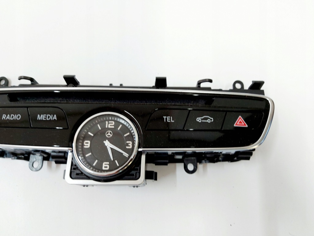 MERCEDES C-KLASSE W205 Radiopanel, Navigation, Uhr, 18 Jahre alt Product image