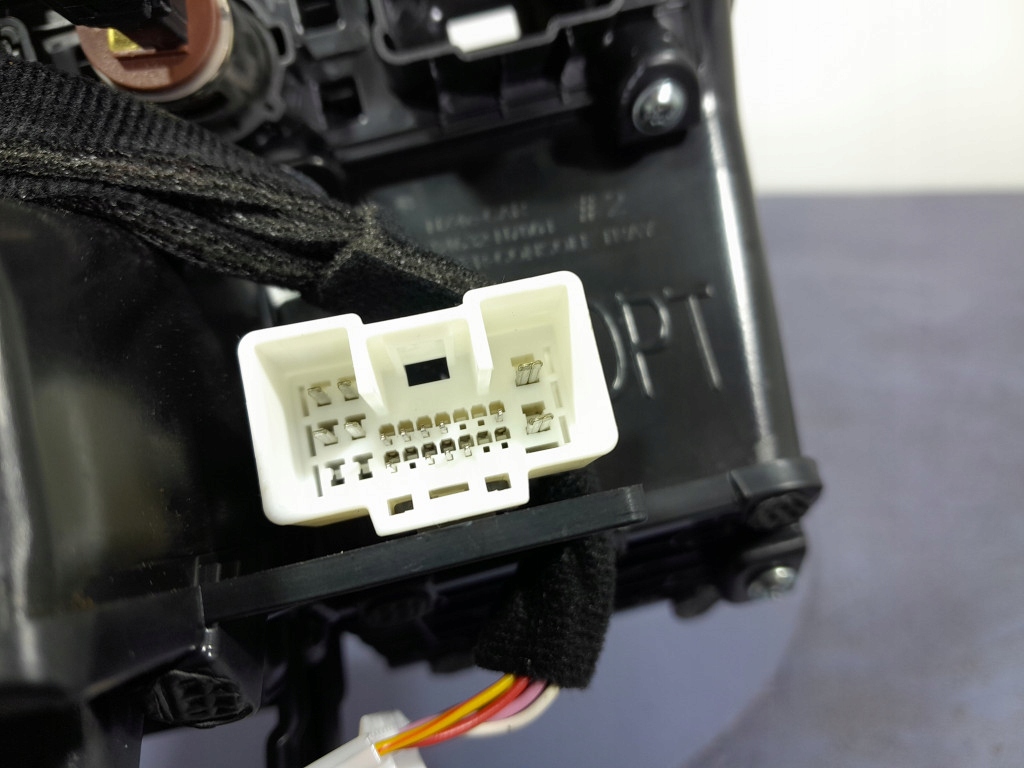 Hyundai Tucson IV Speicherfach des Mitteltunnels 84630-N7000 Product image