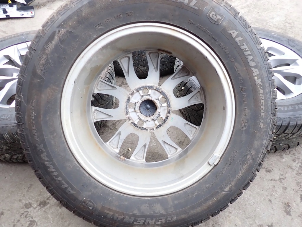 Räder Alufelgen 17 mit Reifen 235/65 R17 108T M+S Toyota Sienna 2021 Product image