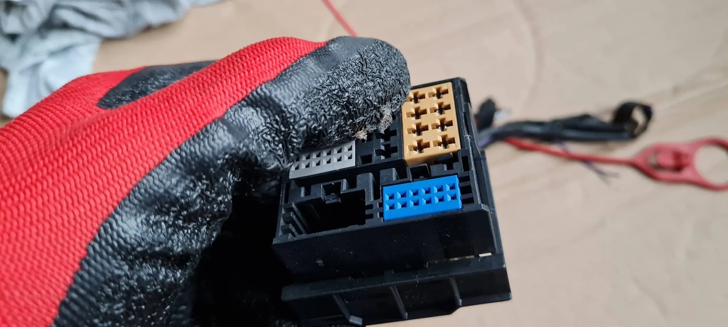 A5 8W FUNKANSCHLUSSSTECKER 8X0035444 Q5 Q3 A6 A4 B9 Q3 Q7 4M Product image