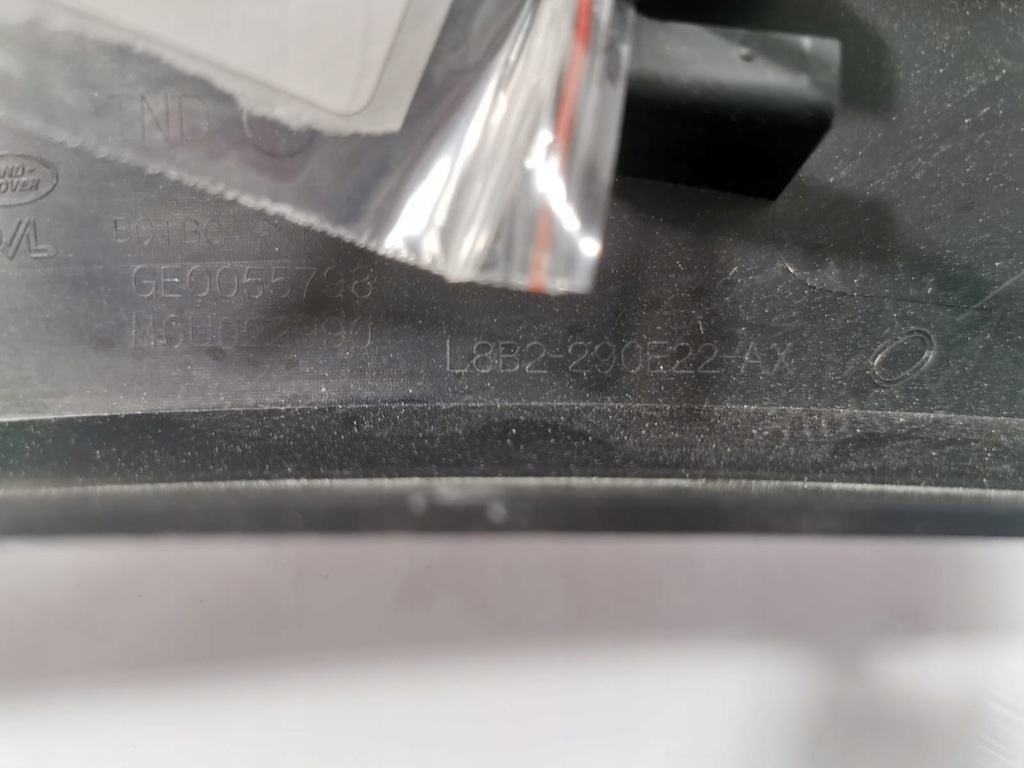 FENDER STRIP RECHTS HINTEN LAND ROVER DEFENDER Product image