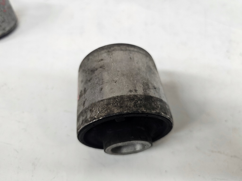 MERCEDES C-KLASSE W203 VORDERARMBUCHSE A2033331014 Product image