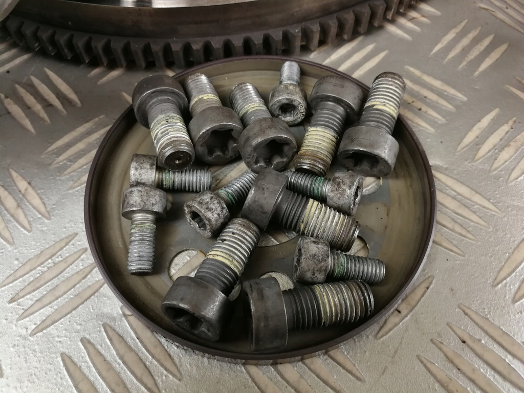 7614326 7614327 Kupplungsdruckplatte Zweimassenschwungrad BMW F20 F21 F22 1,5 T Product image