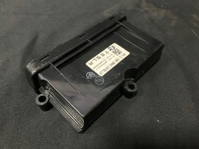 Tesla S Parkbremssteuergerät ECU 1007618-00-D Product image