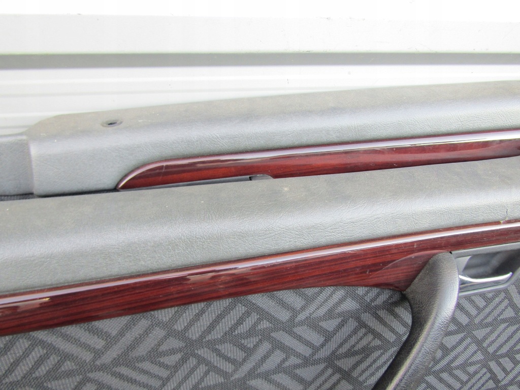 (40) MERCEDES W202 93–97 Speckholz-Türpolsterung, 4-teiliges schwarzes Set Product image