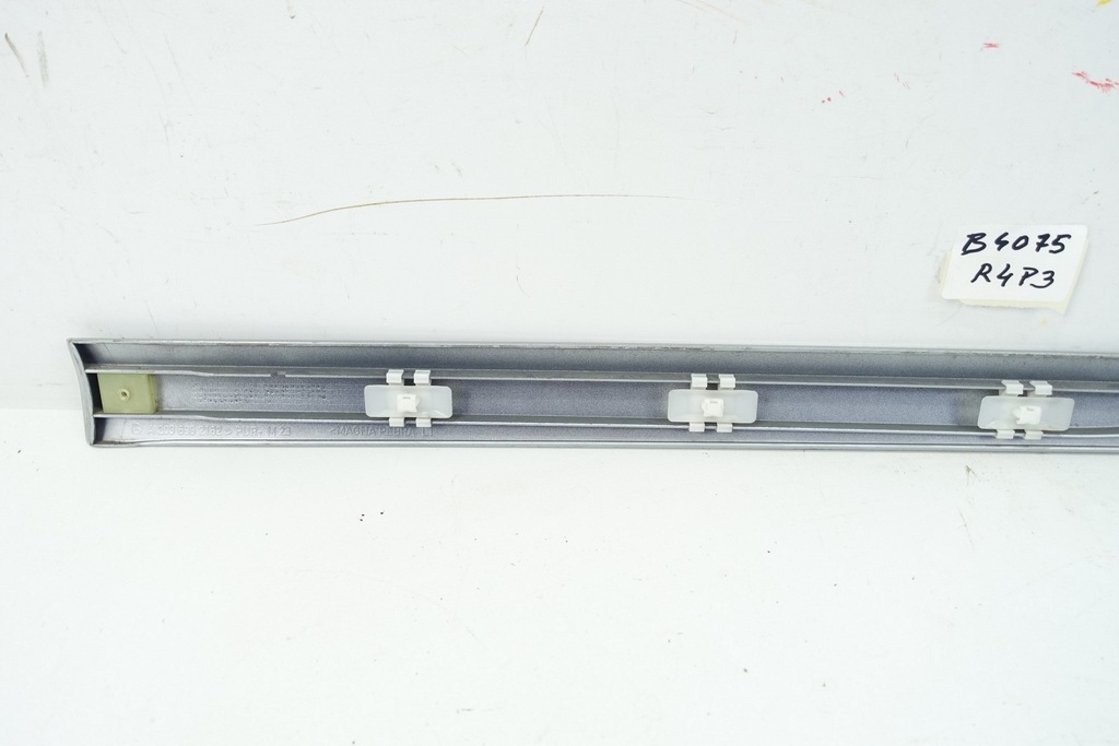 MERCEDES C W203 TÜRVERKLEIDUNG LINKS VORNE A2036902162 Product image