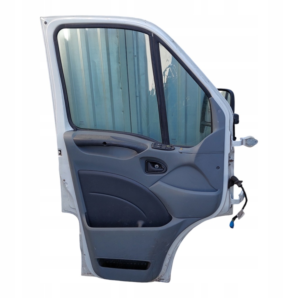 PEUGEOT BOXER TÜR VORNE LINKS ohne Spiegel Product image