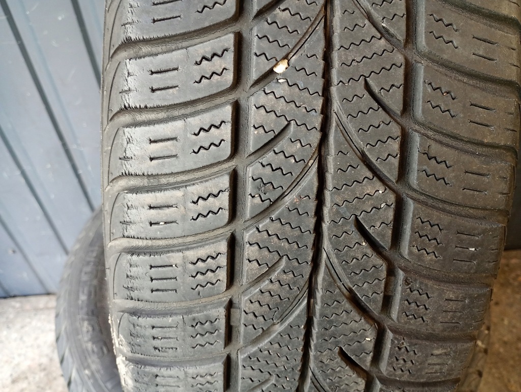 Die gesamte Saison Novex 215/55R17 5,5 mm 18R -Reifen Product image