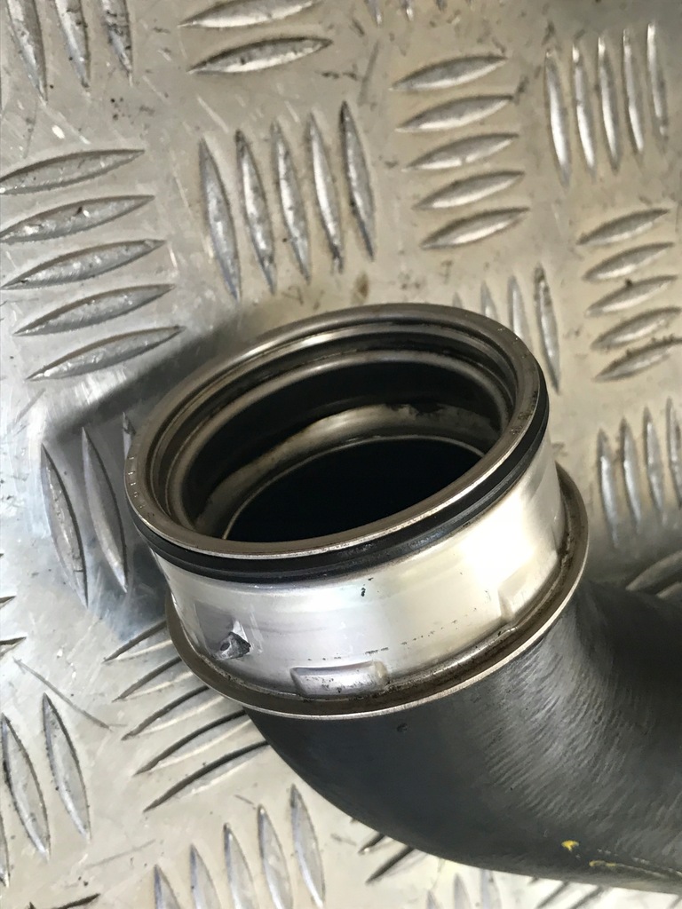 Mercedes W209 Ladeluftkühlerrohr OE 2095280682 Product image