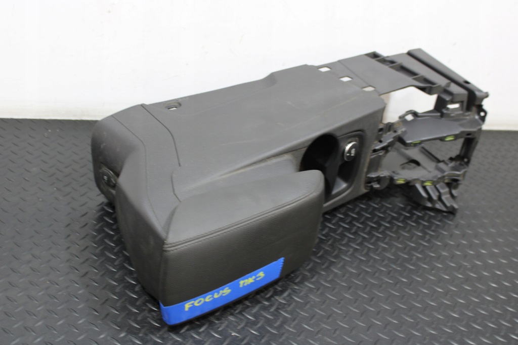 Ford Focus MK3 Middle Tunnel Product image