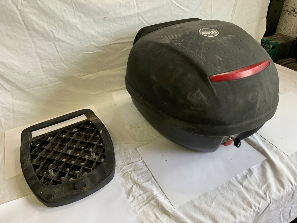 Givi-Koffer für einen Helm Product image