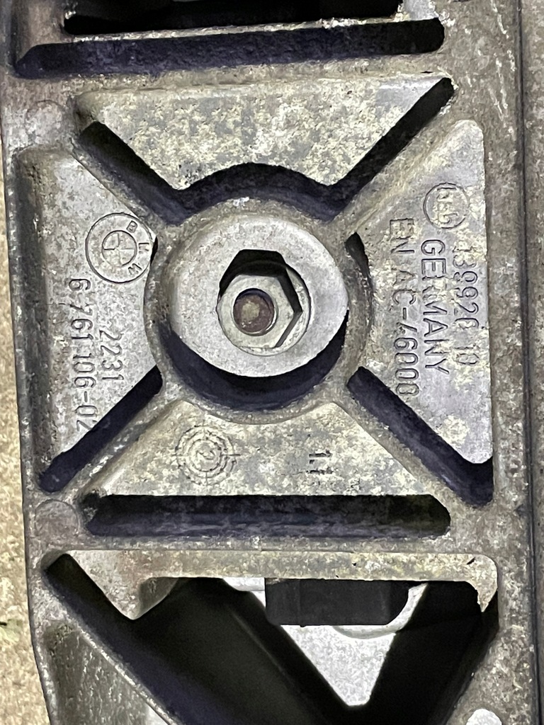 GETRIEBE PFOTENKISSEN BMW E60 E616761108 6761106 Product image
