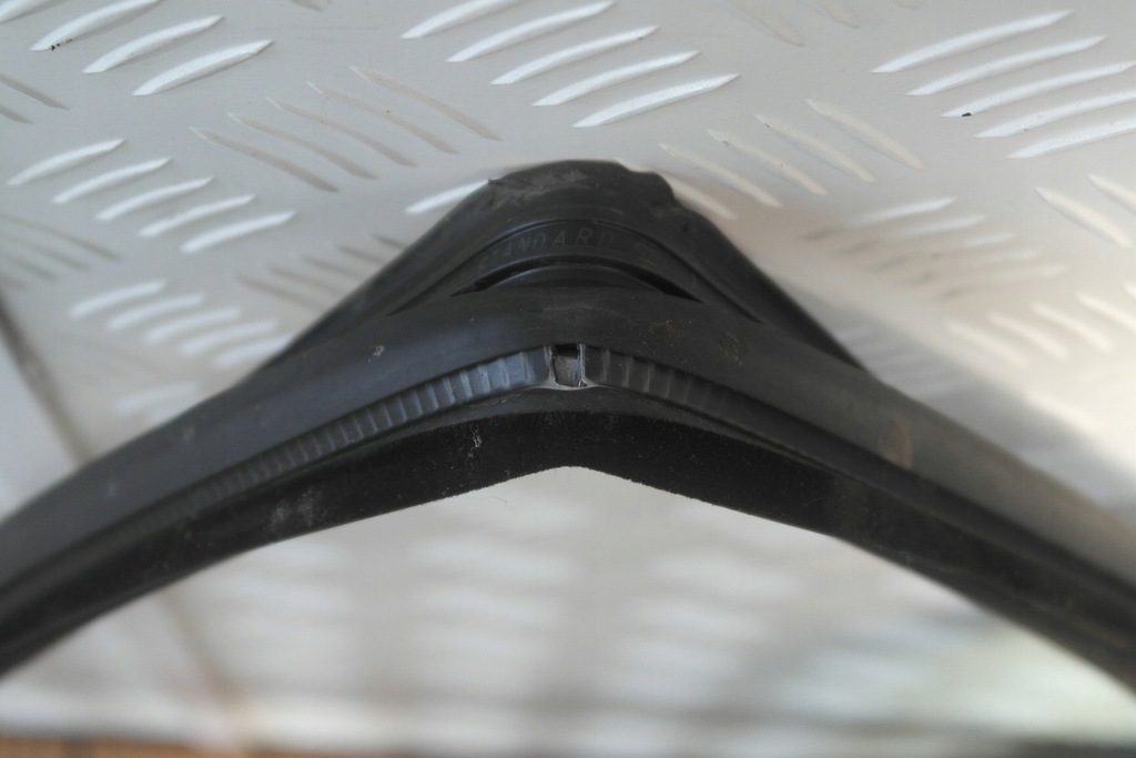 OPEL CROSSLAND X 17-21 TÜRFENSTER VORNE RECHTS VORDERE DREIECKDICHTUNG Product image