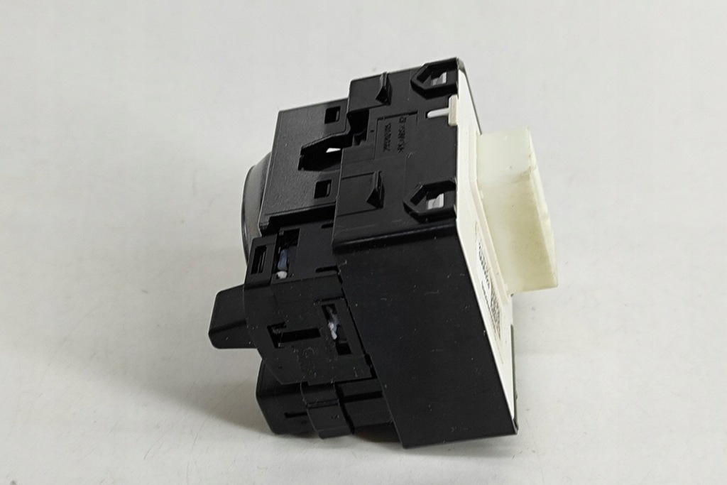 KIA SOUL SK3 Spiegelverstellschalter 93530-K0200 2019 25293239 Product image
