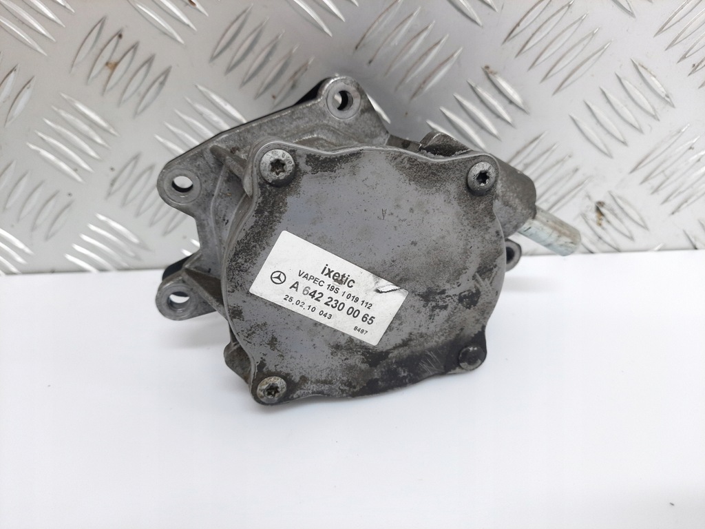 MERCEDES E W212 W207 VAKUUMPUMPE 3.0 CDI A6422300065 Product image