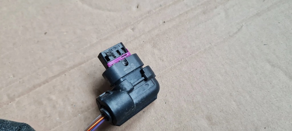 A5 8W STECKER 4F0973704 A4 B9 8W Q5 VW AUDI Product image