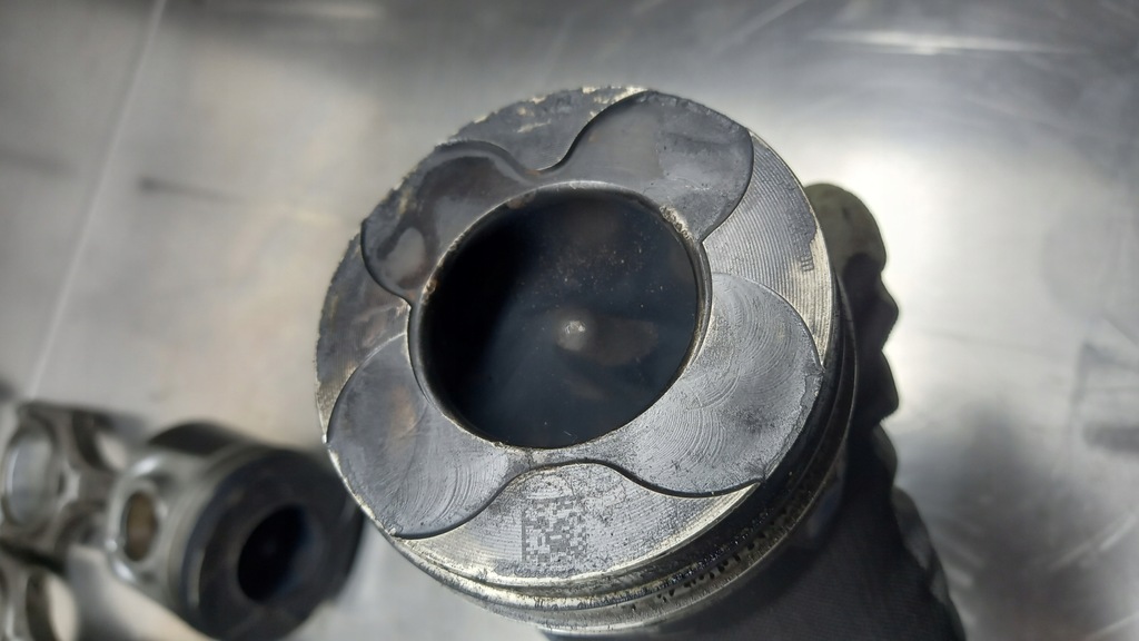 PLEUELKOLBEN VOLVO 2.4 D5 D5244T15 SET Product image