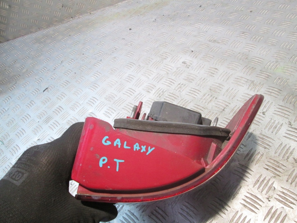 RECHTE HECKLEUCHTE IM KOTFLÜGEL FORD GALAXY MK1 95- Product image