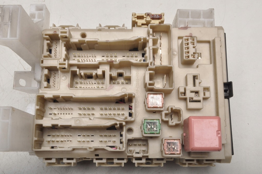 TOYOTA AVENSIS T27 2.0 D-4D BOX BSI MODUL 82730-05C80 Product image