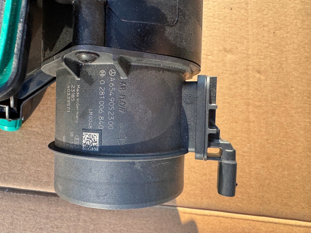 Mercedes A 177 GLB x247 GLA 247 Cla 118 Filter Luftfilter Gehäusenadel Product image
