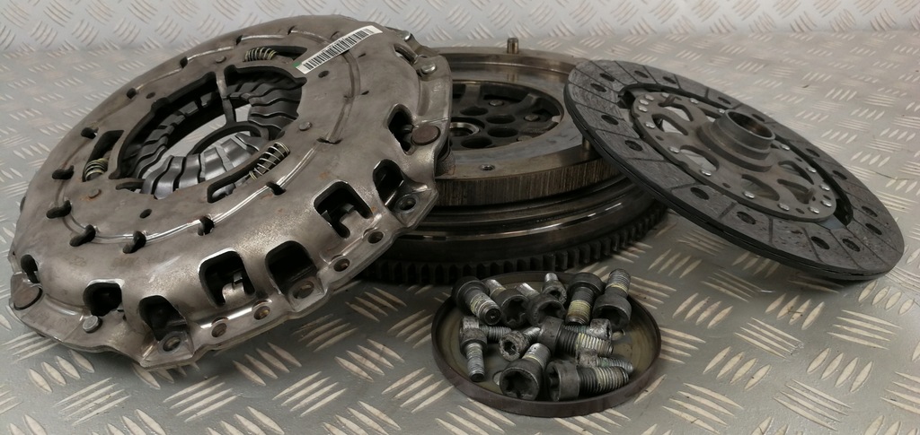 7614326 7614327 Kupplungsdruckplatte Zweimassenschwungrad BMW F20 F21 F22 1,5 T Product image