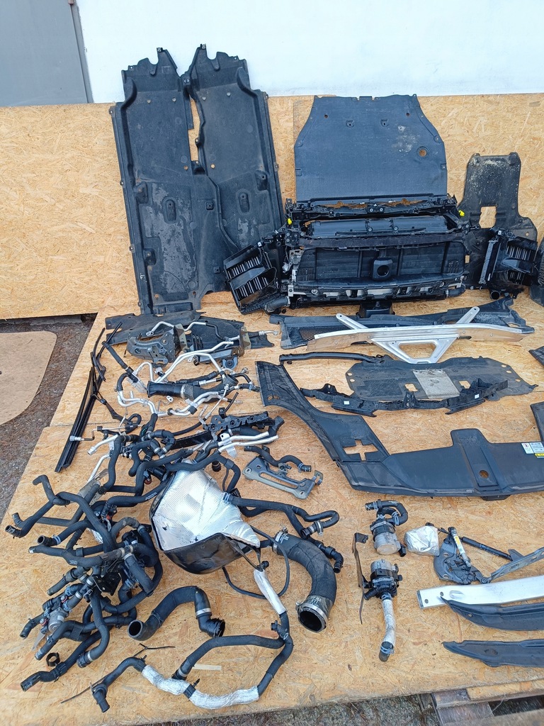 Porsche Cayenne E-Hybrid 2022r Front in der Farbe M7Q Maske 9Y 9Y0 Stoßfängerlampe Product image