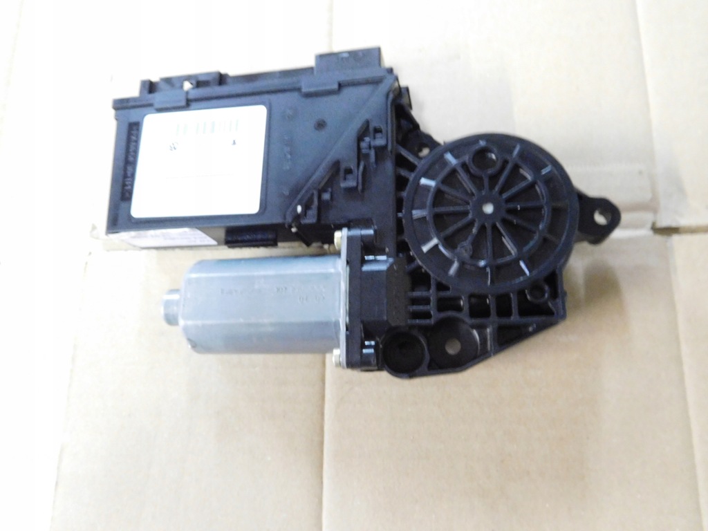 VW Touareg 2004, Fensterhebermotor hinten rechts 7L0959794 Product image
