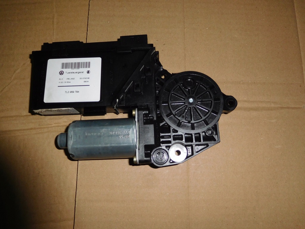 VW Touareg 2004, Fensterhebermotor hinten rechts 7L0959794 Product image