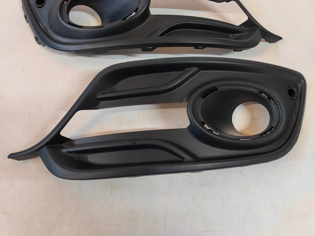 RENAULT MEGANE III LIFT – STOßSTANGENKITTER LINKS UND RECHTS SET Product image
