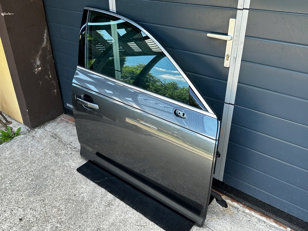 AUDI A4 B9 8W TÜREN VORNE RECHTS VORNE RECHTS KOMPLETT LZ7S Product image