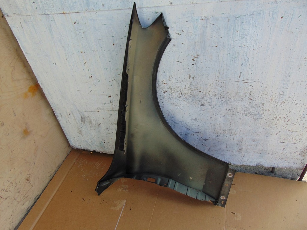 VORDERER LINKER KOTFLÜGEL MERCEDES W205 A2058810101 Product image