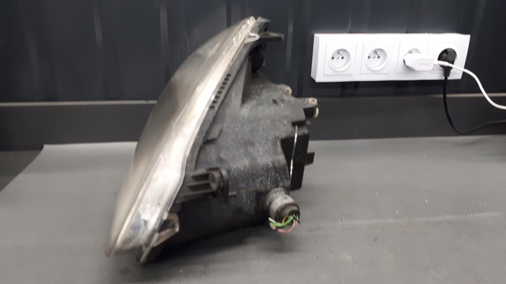 270532-00R Right Lancia ypsilon II Hella Product image