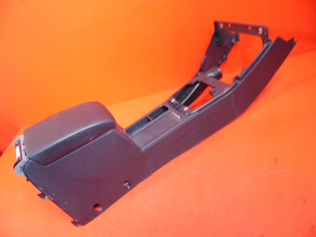 VW TIGUAN I 5N 5N2 LIFT CENTER TUNNEL ARMREST LEDER EUROPA Product image