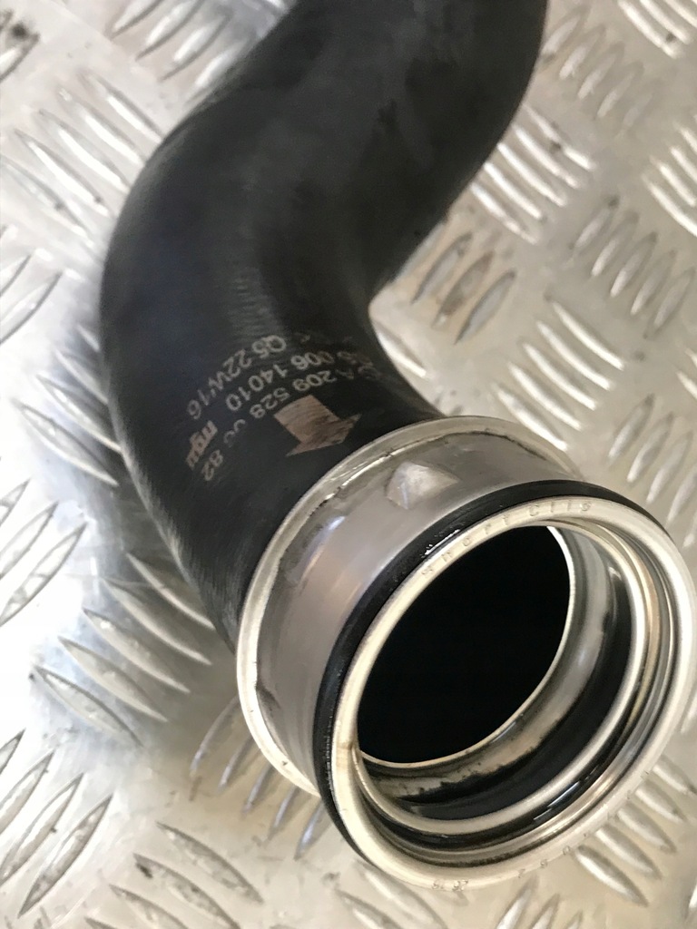 Mercedes W209 Ladeluftkühlerrohr OE 2095280682 Product image
