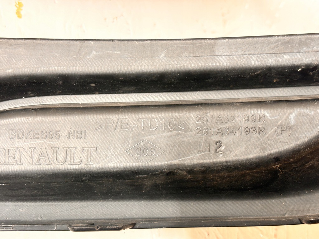 RENAULT MEGANE III LIFT – STOßSTANGENGRILL LINKS 261A32193R RECHTS 261A25882R Product image