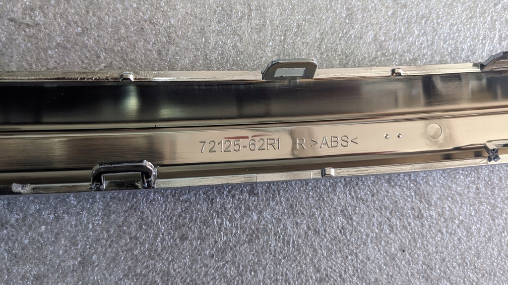 M SET ORIGINAL STOßSTANGENLEISTE CHROM L+R SUZUKI IGNIS III 7212562R1 Product image