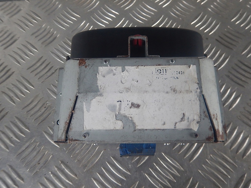 VOLVO S60 I V70 II XC70 LIFT SCREEN DISPLAY DVD 30656245 ORIGINAL Product image