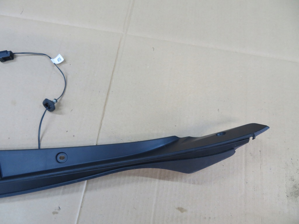 STREIFEN-TÜRSCHLIEßSENSOR RECHTS TESLA X Product image