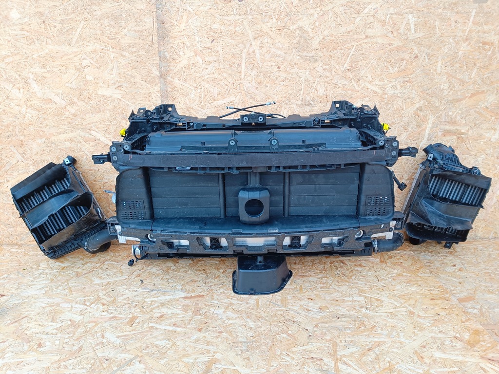 Porsche Cayenne E-Hybrid 2022r Front in der Farbe M7Q Maske 9Y 9Y0 Stoßfängerlampe Product image