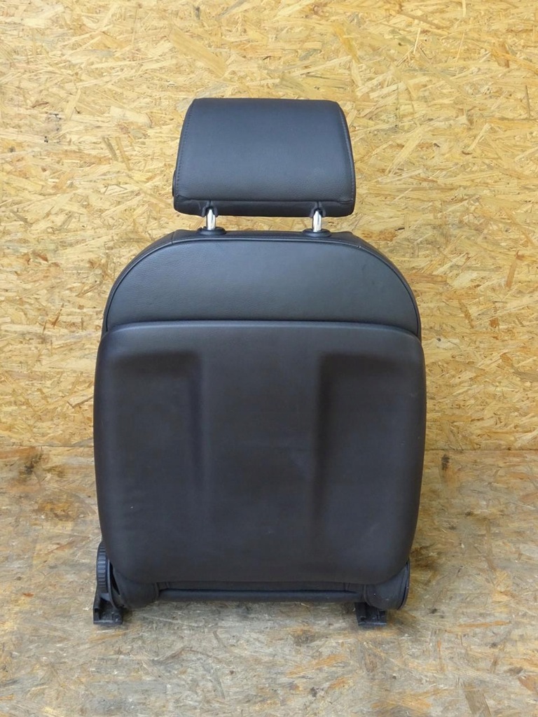 AUDI A4 B7 SITZ LINKS VORNE LEDER PERFEKT Product image