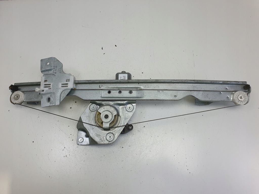 Dacia Duster RECHTER FENSTERHEBEMECHANISMUS, Frontmotor 807206838R Product image