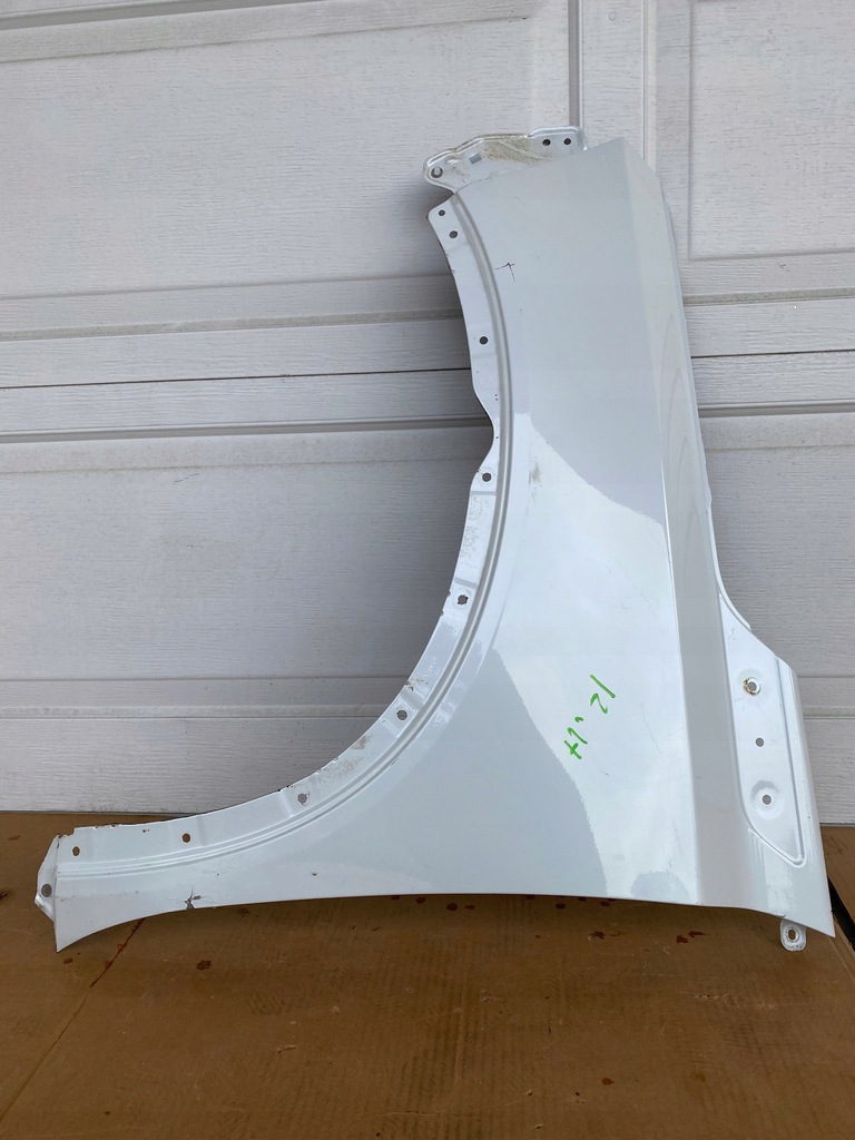 Suzuki Vitara III 15 - Kotflügel vorne links ohne Löcher Product image