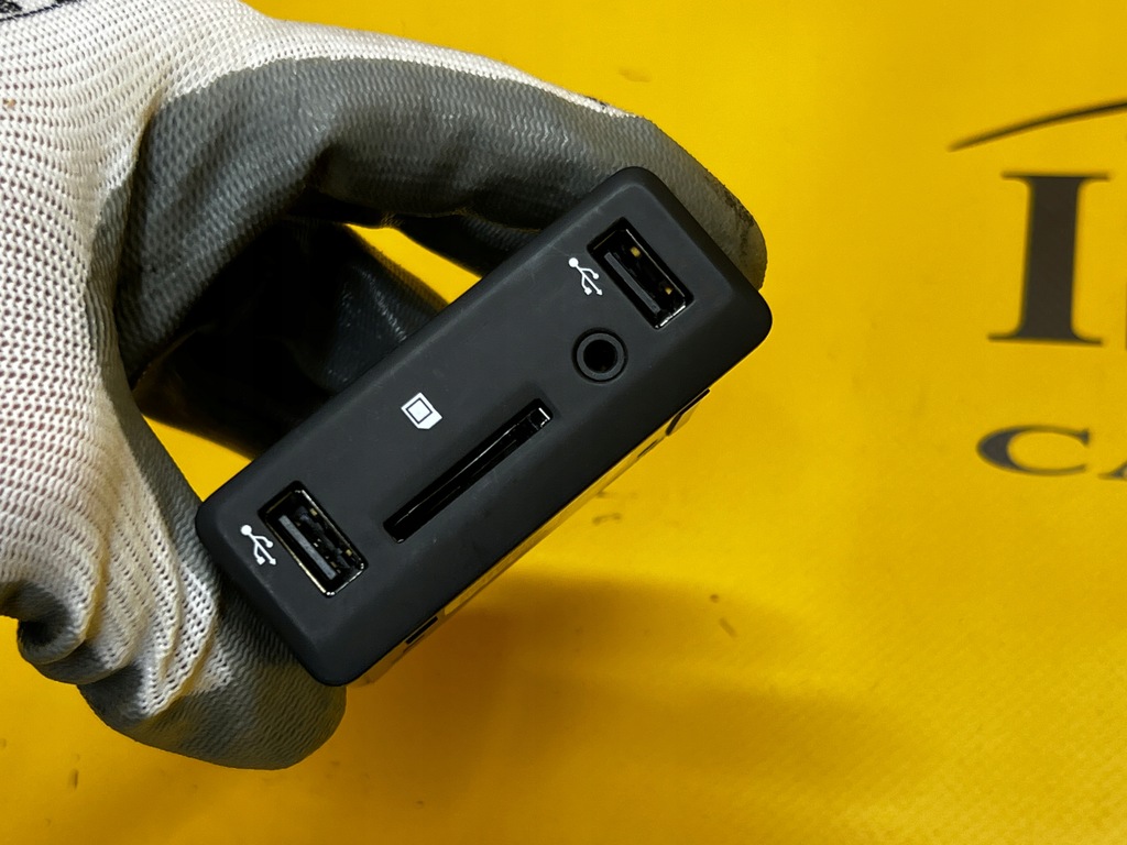 USB-AUX-SD-BUCHSE RENAULT MEGANE IV Product image