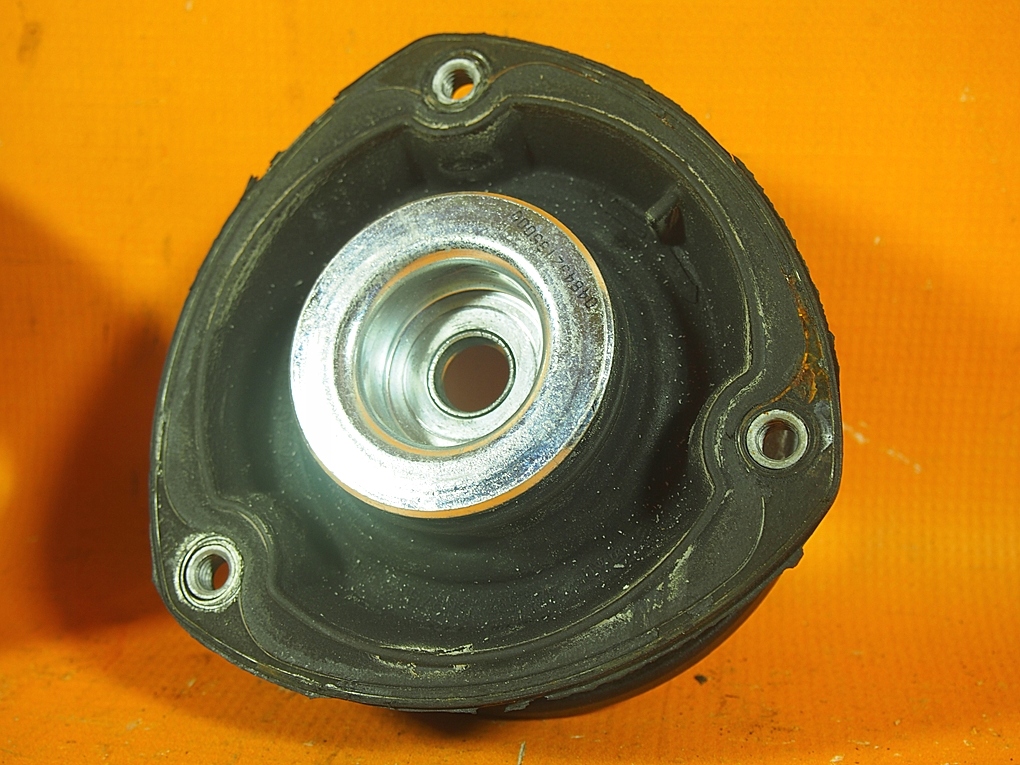 Audi Q3 83A 14KM Stoßdämpferlager 5q0412331e / 5q0412249e Product image