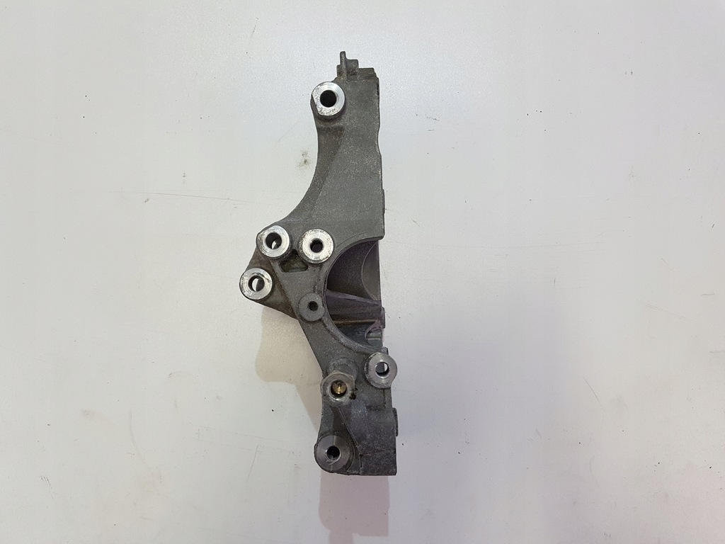 BMW F30 F31 F34 F36 320d Lichtmaschinen-Basispfote Product image
