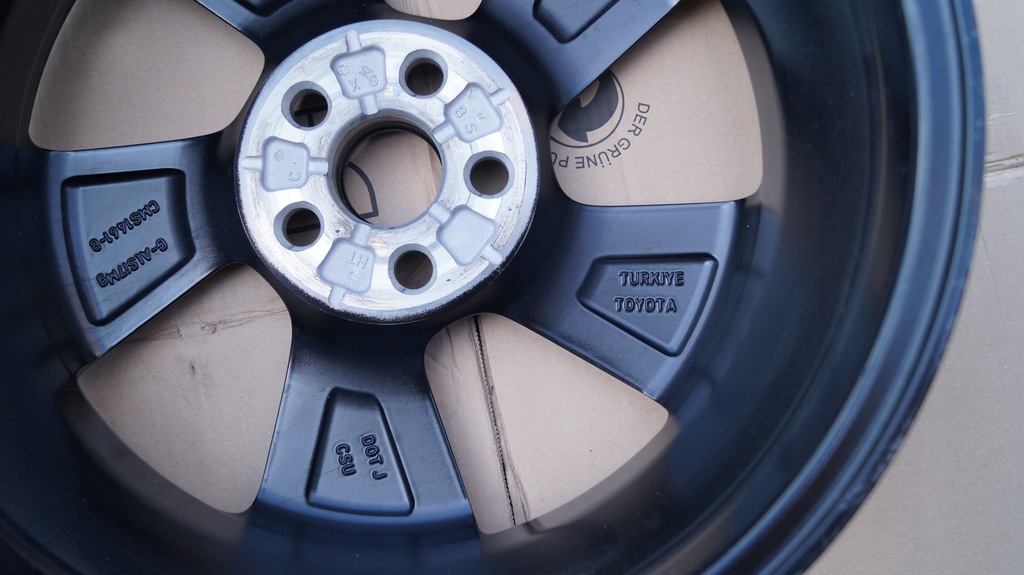 Perfektes 16-Zoll-TOYOTA-Leichtmetallrad Product image