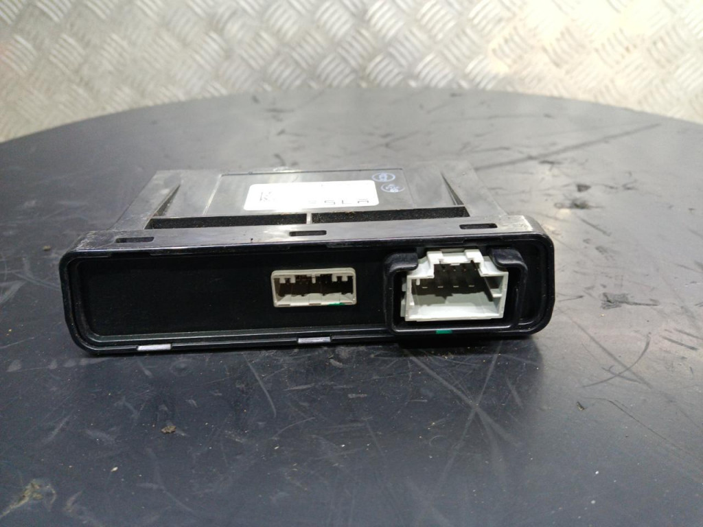 Manuelle Feststellbremsen von Tesla Model S 1007618-00-D Product image